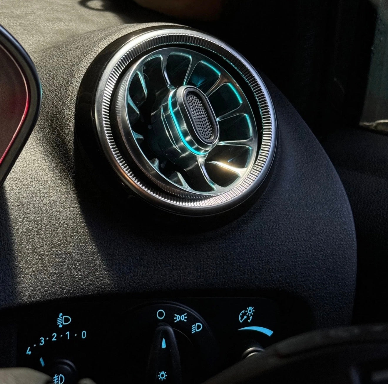 Mercedes-Benz style vents