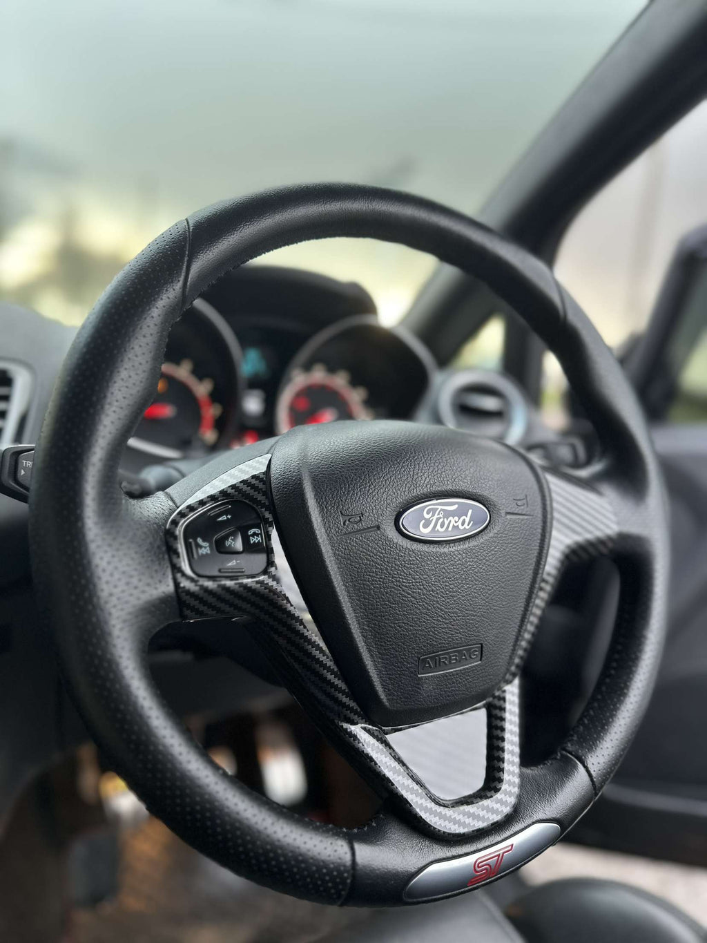 Ford fiesta mk7/7.5 carbon fibre steering wheel cover