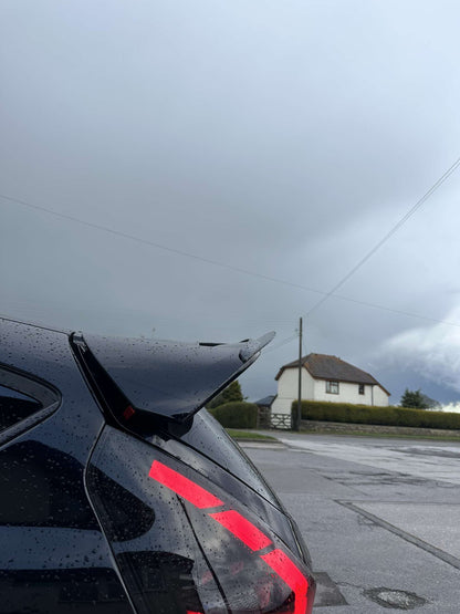 Gloss black spoiler lip V1